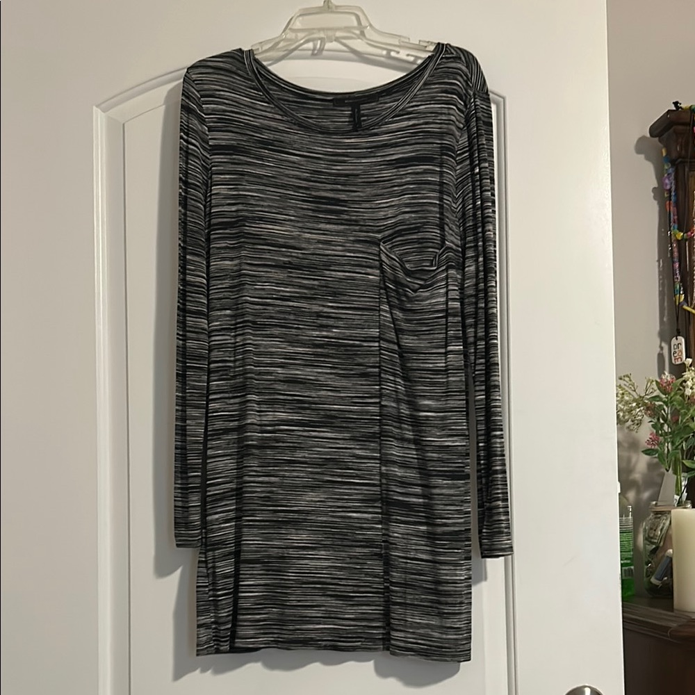 BCBGMaxAzria White and Black  Long Sleeve Crew Neck